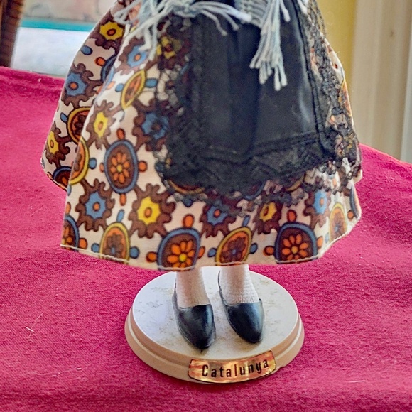 THREE Collector dolls from around the world, 8"Tall - Picture 7 of 7